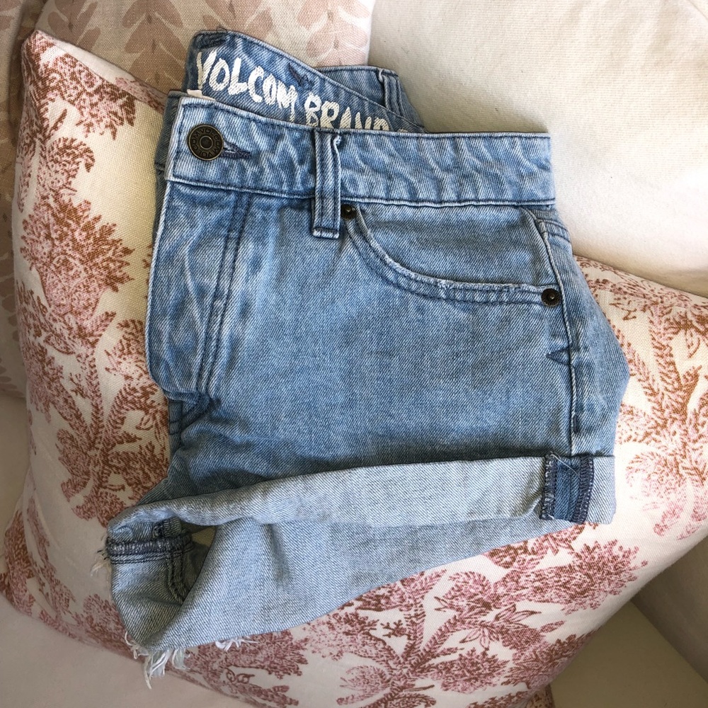 Volcom denim shorts “stoned rolled short”